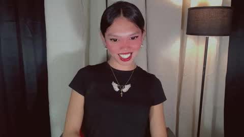 Snapshot of kitteylovesyou chatting on 10-01-25, 09:43 KITTY online show from 10-01-25, 09:43