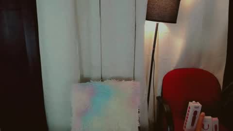 Snapshot of kitteylovesyou chatting on 10-27-25, 08:46 KITTY online show from 10-27-25, 08:46