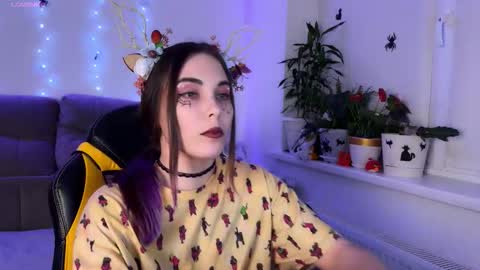 Snapshot of kittie_bear chatting on 10-31-25, 01:01 Veronica online show from 10-31-25, 01:01