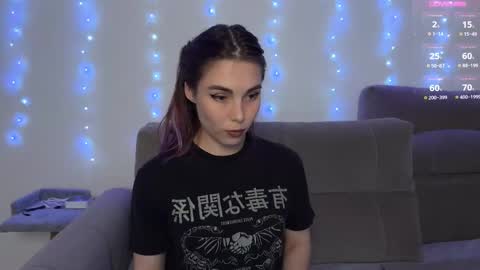 Snapshot of kittie_bear chatting on 11-15-25, 09:11 Veronica online show from 11-15-25, 09:11