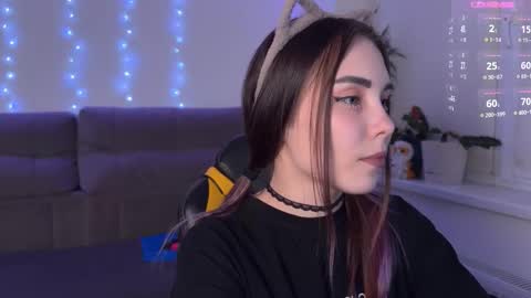 Snapshot of kittie_bear chatting on 12-23-25, 12:52 Veronica online show from 12-23-25, 12:52