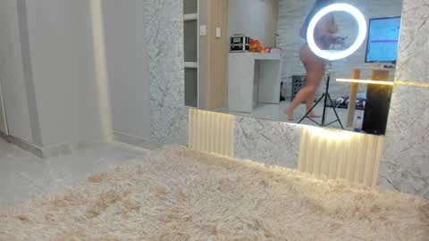 kitty__diamond_ online show from 01-01-25, 01:26