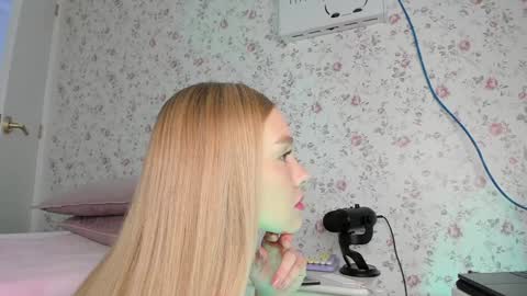 sophie online show from 02-06-26, 05:27