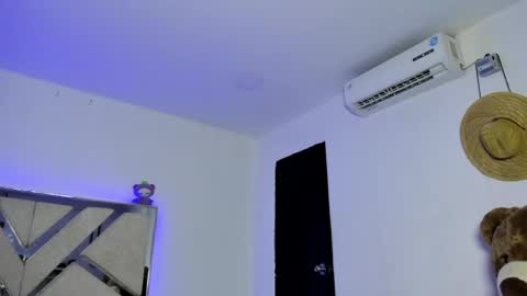 kitty_and_masterboyy online show from 04-19-26, 01:38