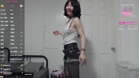 Snapshot of kitty_krush chatting on 09-20-25, 12:55 Kitty online show from 09-20-25, 12:55