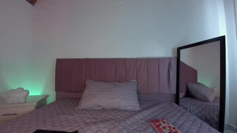 kitty_kryss online show from 09-15-25, 01:44