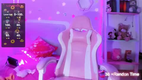 Snapshot of kitty_parker chatting on 10-29-25, 12:24 online show from 10-29-25, 12:24