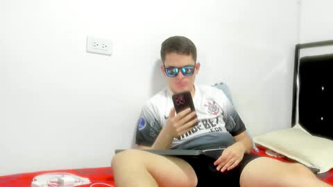 Snapshot of kitty_rapunsel18 chatting on 11-14-25, 07:23 RAPUNSEL online show from 11-14-25, 07:23