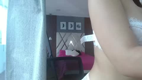 Snapshot of kitty_rousse01 chatting on 08-05-26, 02:42 online show from 08-05-26, 02:42
