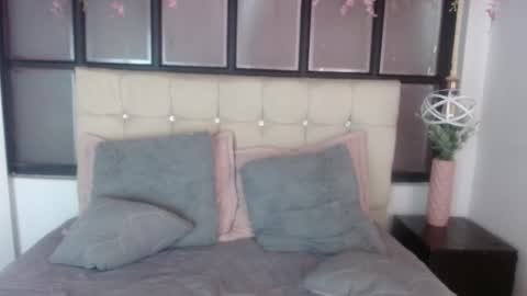 K I T T Y   online show from 12-14-25, 08:46