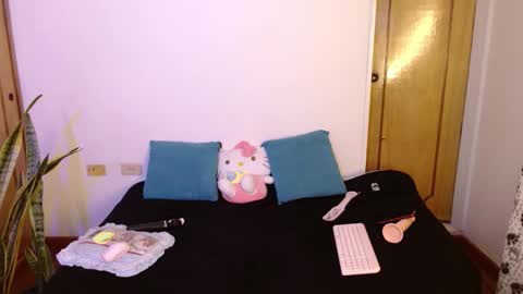 LAURA  help me reach 100likes online show from 11-05-25, 05:02