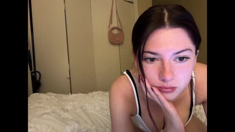 Snapshot of kittycherries chatting on 12-29-24, 05:31 Ivy online show from 12-29-24, 05:31