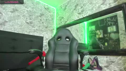 Snapshot of kittycute_1 chatting on 11-10-25, 08:19 Cata Moon online show from 11-10-25, 08:19