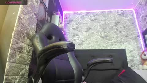 Snapshot of kittycute_1 chatting on 11-22-25, 07:13 Cata Moon online show from 11-22-25, 07:13