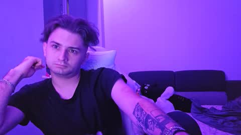 Snapshot of kittyeliz chatting on 12-15-25, 10:03 Eliz online show from 12-15-25, 10:03