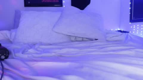 Snapshot of kittykay86 chatting on 01-18-25, 10:28 Bella Blue BBW online show from 01-18-25, 10:28