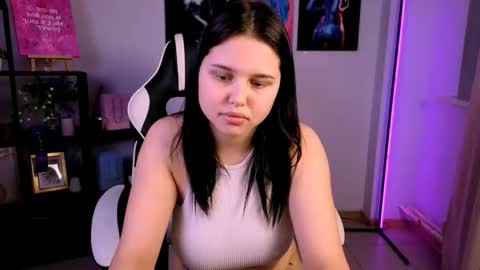 kittykriss_ online show from 12-04-25, 04:05
