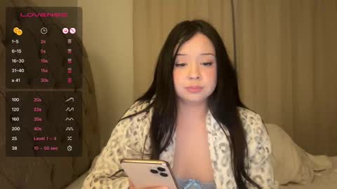 Snapshot of kittymia8 chatting on 12-20-24, 05:14 mia online show from 12-20-24, 05:14