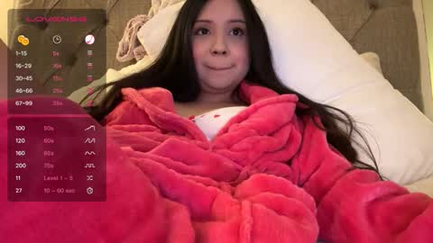 Snapshot of kittymia8 chatting on 10-23-25, 05:29 mia online show from 10-23-25, 05:29