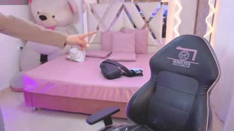 Kitty  online show from 11-29-25, 07:28