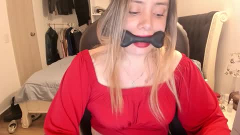 kittywantslove23 online show from 09-16-25, 12:00