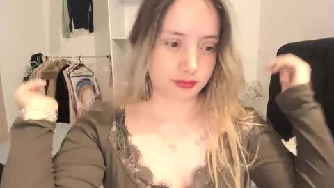 kittywantslove23 online show from 10-14-25, 12:44