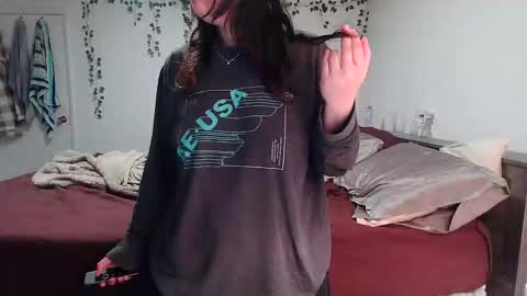 Kittyymaze online show from 12-17-25, 12:55