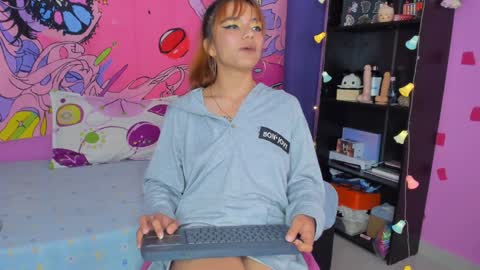Snapshot of kittyzenn chatting on 12-21-24, 05:51 Kitty Zen online show from 12-21-24, 05:51