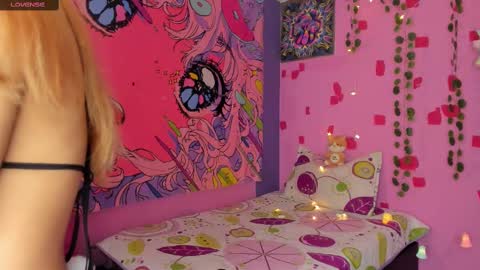 Snapshot of kittyzenn chatting on 03-07-25, 12:04 Kitty Zen online show from 03-07-25, 12:04