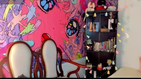 Snapshot of kittyzenn chatting on 09-25-25, 06:00 Kitty Zen online show from 09-25-25, 06:00