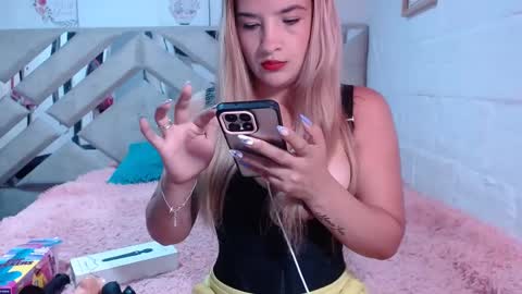 kittyzevee_ online show from 02-24-25, 12:20