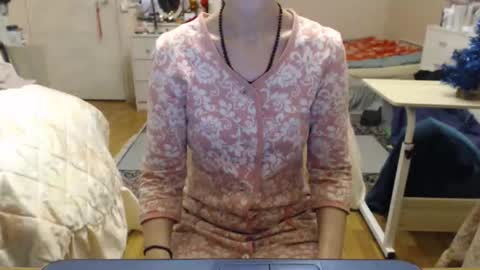 KiuminBerry online show from 12-14-25, 05:18