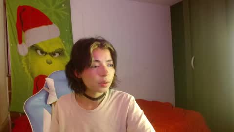 kiyu online show from 11-18-25, 12:38