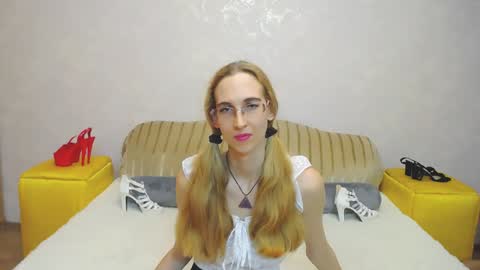 Snapshot of klaryevans chatting on 12-11-24, 12:55 Klary online show from 12-11-24, 12:55