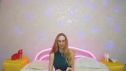 Snapshot of klaryevans chatting on 12-14-24, 04:52 Klary online show from 12-14-24, 04:52