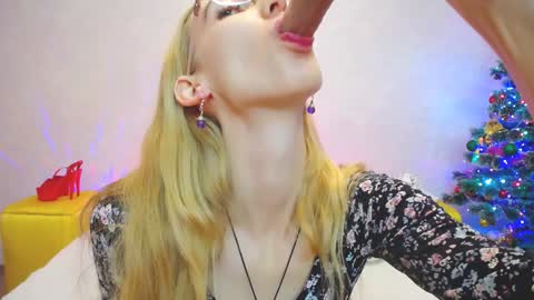 Snapshot of klaryevans chatting on 12-21-24, 12:49 Klary online show from 12-21-24, 12:49