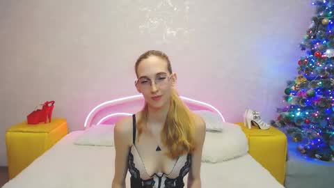 Snapshot of klaryevans chatting on 12-27-24, 03:59 Klary online show from 12-27-24, 03:59