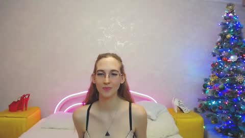 Snapshot of klaryevans chatting on 12-29-24, 09:50 Klary online show from 12-29-24, 09:50