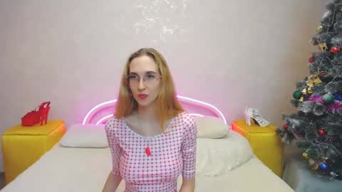 Snapshot of klaryevans chatting on 01-09-25, 11:36 Klary online show from 01-09-25, 11:36