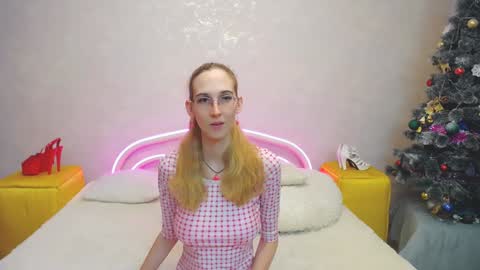 Snapshot of klaryevans chatting on 01-12-25, 11:17 Klary online show from 01-12-25, 11:17