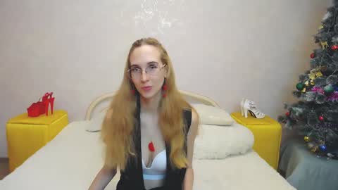 Snapshot of klaryevans chatting on 01-15-25, 06:33 Klary online show from 01-15-25, 06:33