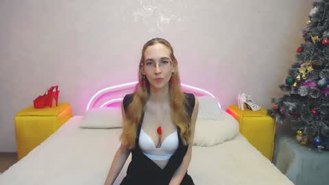 Snapshot of klaryevans chatting on 01-16-25, 06:35 Klary online show from 01-16-25, 06:35