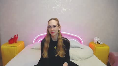 Snapshot of klaryevans chatting on 01-21-25, 06:33 Klary online show from 01-21-25, 06:33