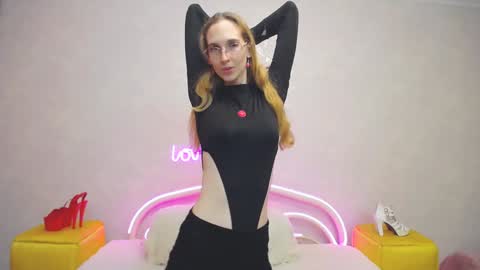 Snapshot of klaryevans chatting on 01-22-25, 05:38 Klary online show from 01-22-25, 05:38