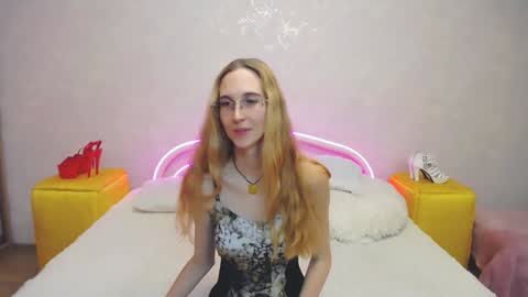 Snapshot of klaryevans chatting on 01-25-25, 03:52 Klary online show from 01-25-25, 03:52