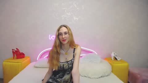 Snapshot of klaryevans chatting on 01-26-25, 01:25 Klary online show from 01-26-25, 01:25