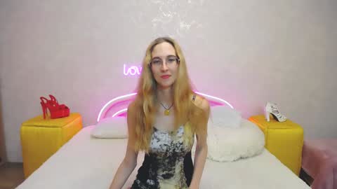 Snapshot of klaryevans chatting on 01-26-25, 04:30 Klary online show from 01-26-25, 04:30