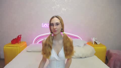 Snapshot of klaryevans chatting on 01-27-25, 07:03 Klary online show from 01-27-25, 07:03