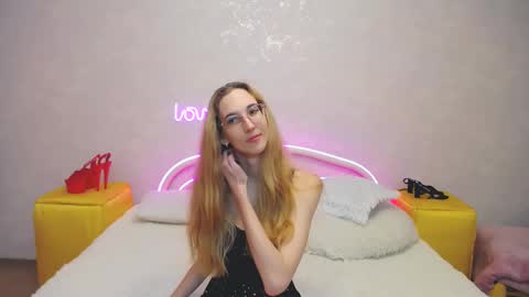 Snapshot of klaryevans chatting on 02-24-25, 08:38 Klary online show from 02-24-25, 08:38