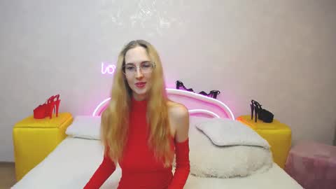 Snapshot of klaryevans chatting on 03-02-25, 02:21 Klary online show from 03-02-25, 02:21